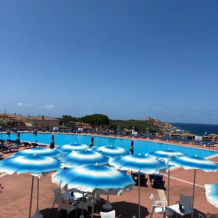 Casa Mare Cala Rossa 公寓 *